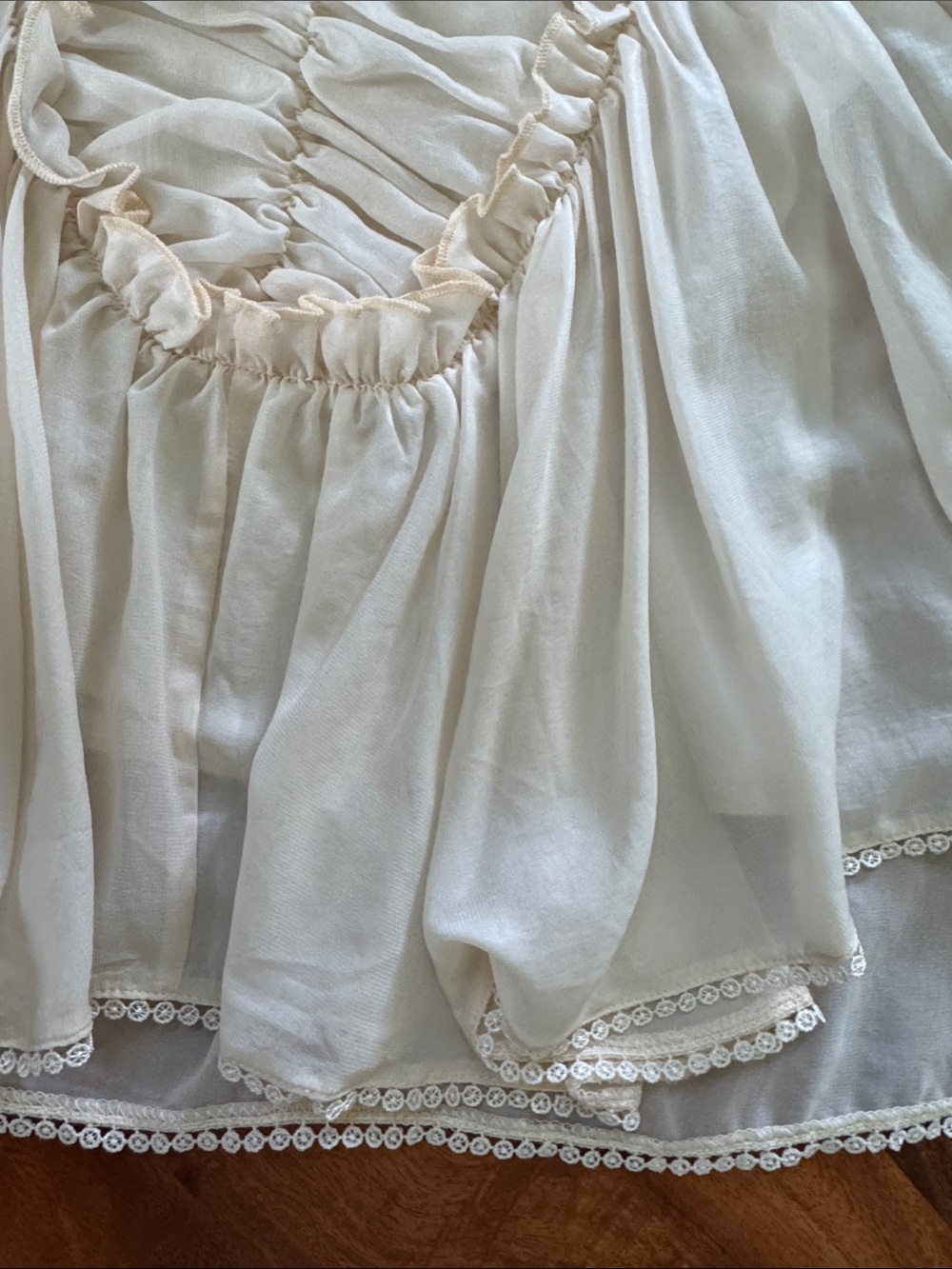 Romeo & Juliet Couture Cream Lace-Trim Chemise Top With Butterfly Capelet Sleeve - Picture 8 of 10
